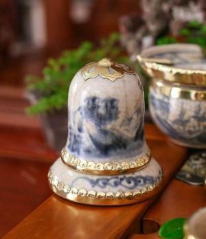 Bộ ấm chén dáng vại men rạn cổ bọc đồng, cảnh sơn thủy, đầy đủ phụ kiện