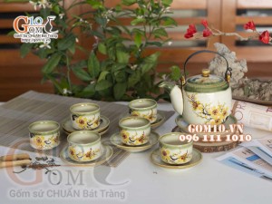 Bộ ấm chén dáng vại men vuốt, vẽ hoa mai vàng 450ml