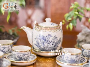 Bộ ấm chén dáng vại vẽ sen men rạn cổ bọc đồng