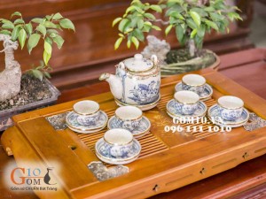 Bộ ấm chén dáng vại vẽ sen men rạn cổ bọc đồng