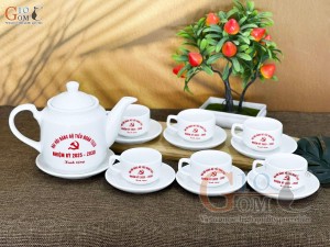 Bộ ấm chén dáng vuông cao men trắng, in logo quà tặng