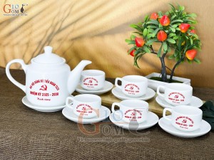 Bộ ấm chén dáng vuông cao men trắng, in logo quà tặng
