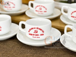 Bộ ấm chén dáng vuông cao men trắng, in logo quà tặng