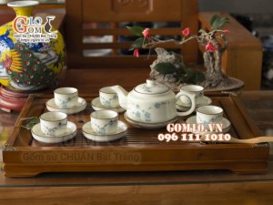 Bộ ấm chén dáng vuông dẹt men kem vẽ đào xanh 350ml