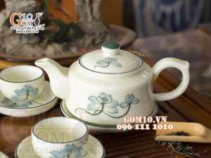 Bộ ấm chén dáng vuông dẹt men kem vẽ hoa Sen xanh, 350ml