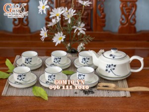 Bộ ấm chén dáng vuông dẹt, men kem vẽ hoa Sen đen, 350ml