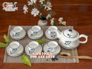 Bộ ấm chén dáng vuông dẹt, men kem vẽ hoa Sen đen, 350ml