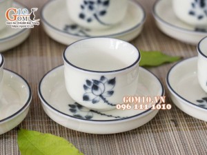 Bộ ấm chén dáng vuông dẹt, men kem vẽ hoa Sen đen, 350ml