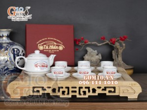 Bộ ấm chén dáng vuông dẹt men trắng kẻ chỉ vàng - in logo