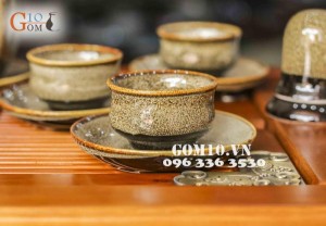 Bộ ấm chén dáng vuông men gấm vàng