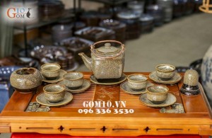 Bộ ấm chén dáng vuông men gấm vàng