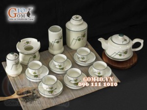 Bộ ấm chén dáng vuông men kem vẽ đài sen kèm phụ kiện 350ml