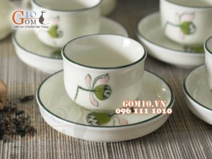 Bộ ấm chén dáng vuông men kem vẽ đài sen kèm phụ kiện 350ml