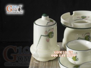 Bộ ấm chén dáng vuông men kem vẽ đài sen kèm phụ kiện 350ml