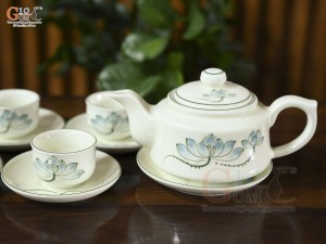 Bộ ấm chén dáng vuông men kem vẽ hoa sen xanh, 350ml