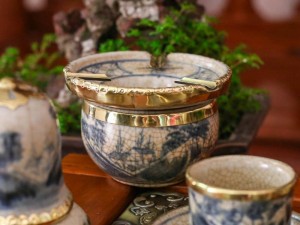 Bộ ấm chén dáng vuông men rạn cổ bọc đồng, cảnh sơn thủy, đầy đủ phụ kiện