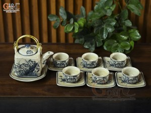 Bộ ấm chén dáng vuông men rạn cổ họa tiết hoa sen, 350ml