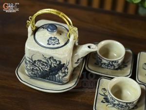 Bộ ấm chén dáng vuông men rạn cổ họa tiết hoa sen, 350ml