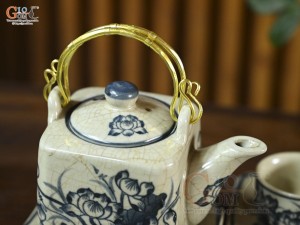 Bộ ấm chén dáng vuông men rạn cổ họa tiết hoa sen, 350ml