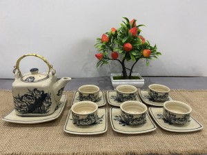 Bộ ấm chén dáng vuông men rạn cổ họa tiết hoa sen, 350ml