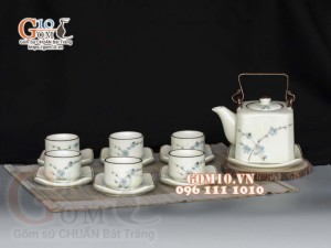 Bộ ấm chén dáng vuông quai đồng men kem vẽ Đào xanh, 350ml