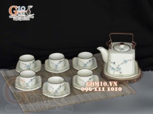 Bộ ấm chén dáng vuông quai đồng men kem vẽ Đào xanh, 350ml