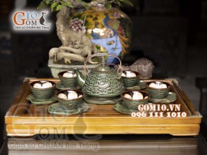 Bộ ấm chén dáng vuốt cổ khắc Cá Chép Liên Hoa, quai đồng