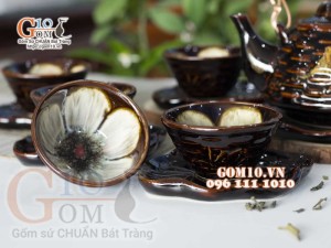 Bộ ấm chén dáng vuốt men hỏa biến đen khắc nổi Cá Chép Liên Hoa