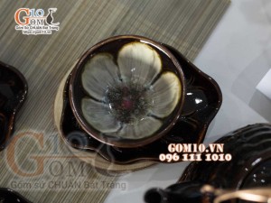 Bộ ấm chén dáng vuốt men hỏa biến đen khắc nổi Cá Chép Liên Hoa