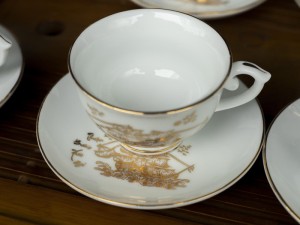 Bộ ấm chén phú quý men trắng họa tiết Thuận Buồm Xuôi Gió - vẽ vàng