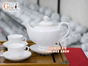 Bộ ấm chén đèn thần men trắng, kẻ chỉ vàng kim 500ml