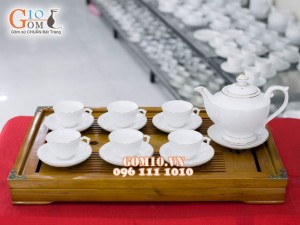 Bộ ấm chén đèn thần men trắng, kẻ chỉ vàng kim 500ml