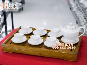 Bộ ấm chén đèn thần men trắng, kẻ chỉ vàng kim 500ml