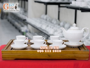 Bộ ấm chén đèn thần men trắng, kẻ chỉ vàng kim 500ml