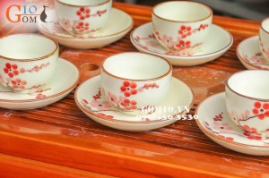 Bộ ấm chén dẹt vẽ đào men kem