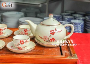 Bộ ấm chén dẹt vẽ đào men kem
