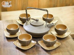 Bộ ấm chén đĩa bay gốm ganh quai đồng cao cấp, 400ml