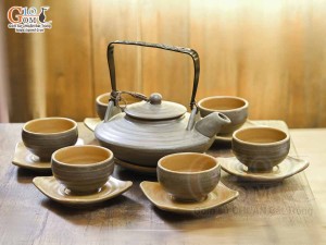 Bộ ấm chén đĩa bay gốm ganh quai đồng cao cấp, 400ml