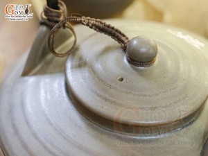 Bộ ấm chén đĩa bay gốm ganh quai đồng cao cấp, 400ml