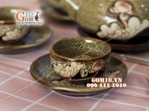 Bộ ấm chén độc ẩm men gấm vàng khắc sen