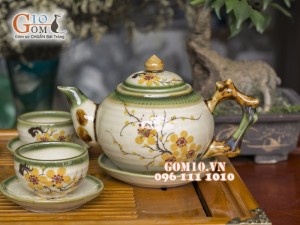 Bộ ấm chén gốc cây men vuốt, vẽ mai vàng 350ml