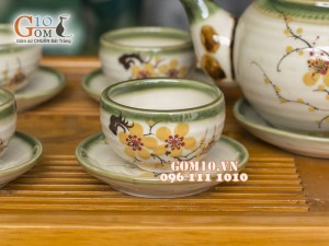 Bộ ấm chén gốc cây men vuốt, vẽ mai vàng 350ml