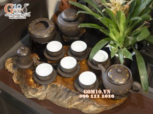 Bộ ấm chén nâu ganh dáng cao gốm hồng sa, khắc sao vàng, đầy đủ phụ kiện 380ml