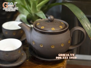 Bộ ấm chén nâu ganh dáng cao gốm hồng sa, khắc sao vàng, đầy đủ phụ kiện 380ml