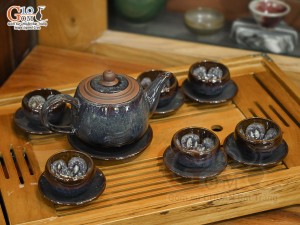 Bộ ấm chén gốm dáng cao men hỏa biến chén lòng hoa, 450ml