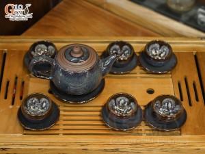 Bộ ấm chén gốm dáng cao men hỏa biến chén lòng hoa, 450ml