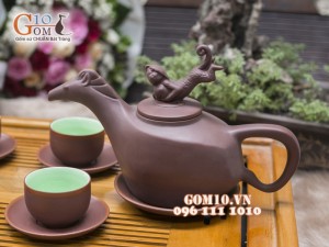 Bộ ấm chén gốm dáng Mã Thượng Phong Hầu, chén lòng xanh