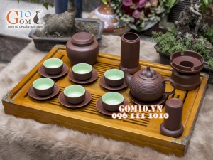 Bộ ấm chén gốm dáng măng cụt nâu, chén lòng xanh, đầy đủ phụ kiện