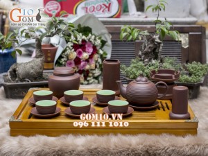 Bộ ấm chén gốm dáng măng cụt nâu, chén lòng xanh, đầy đủ phụ kiện