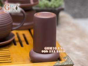 Bộ ấm chén gốm dáng măng cụt nâu, chén lòng xanh, đầy đủ phụ kiện